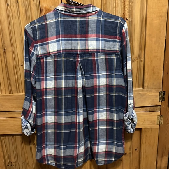 American Eagle boyfriend fit button-down shirt, size medium. - Picture 2 of 2